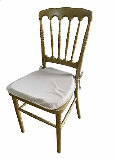 Cadeira Dior dourada