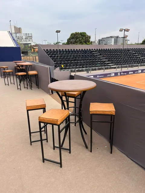 Jogo de Bistrô redondo com banquetas terracota ( 4 banquetas)